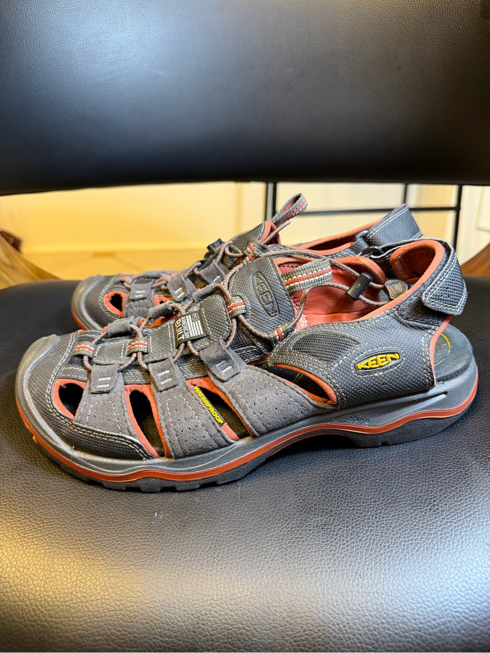 KEEN Rialto H2 Sandal in the "Raven/Bossa Nova" Size 8